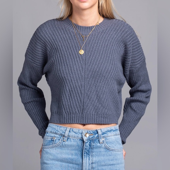 Hollister Sweater - Picture 1 of 3